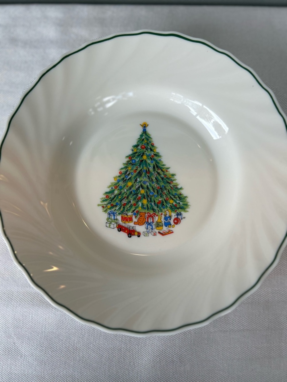 Salem Noel Christmas Soup Bowls Plates